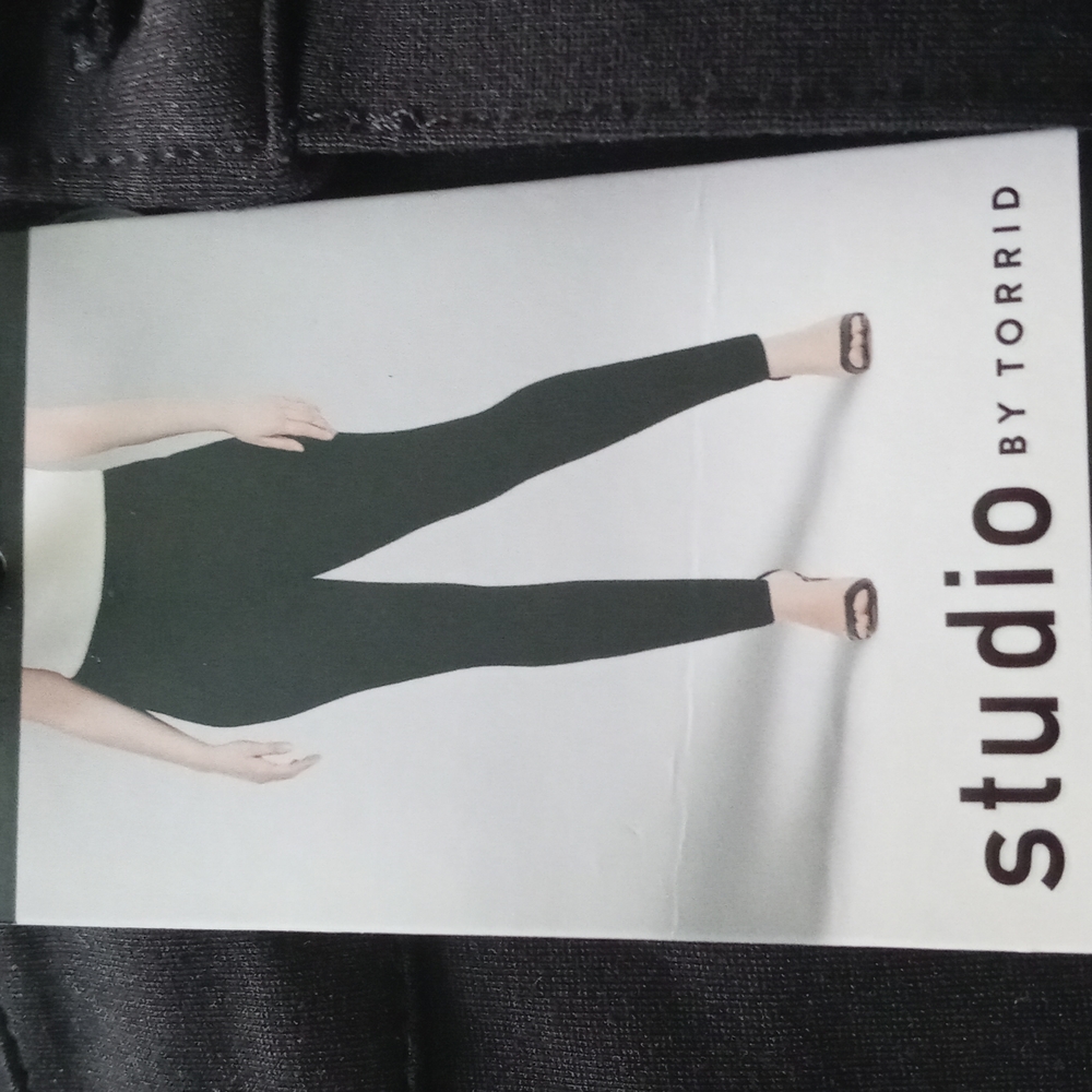 Black ponte stretch